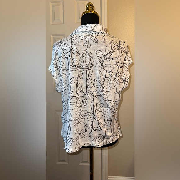 Cynthia Rowley White Linen V-Neck T-Shirt Size L Black Floral Print Short Sleeve - Picture 3 of 6
